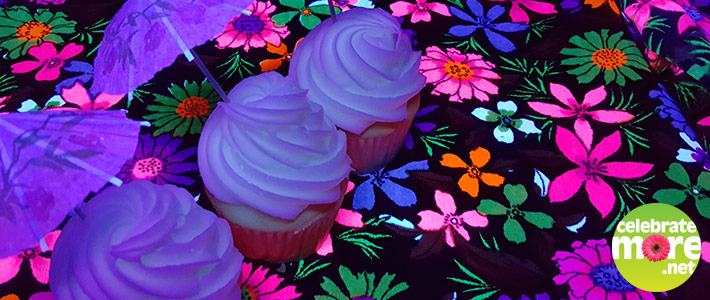 Will it Glow? Making Glow In The Dark Cupcakes